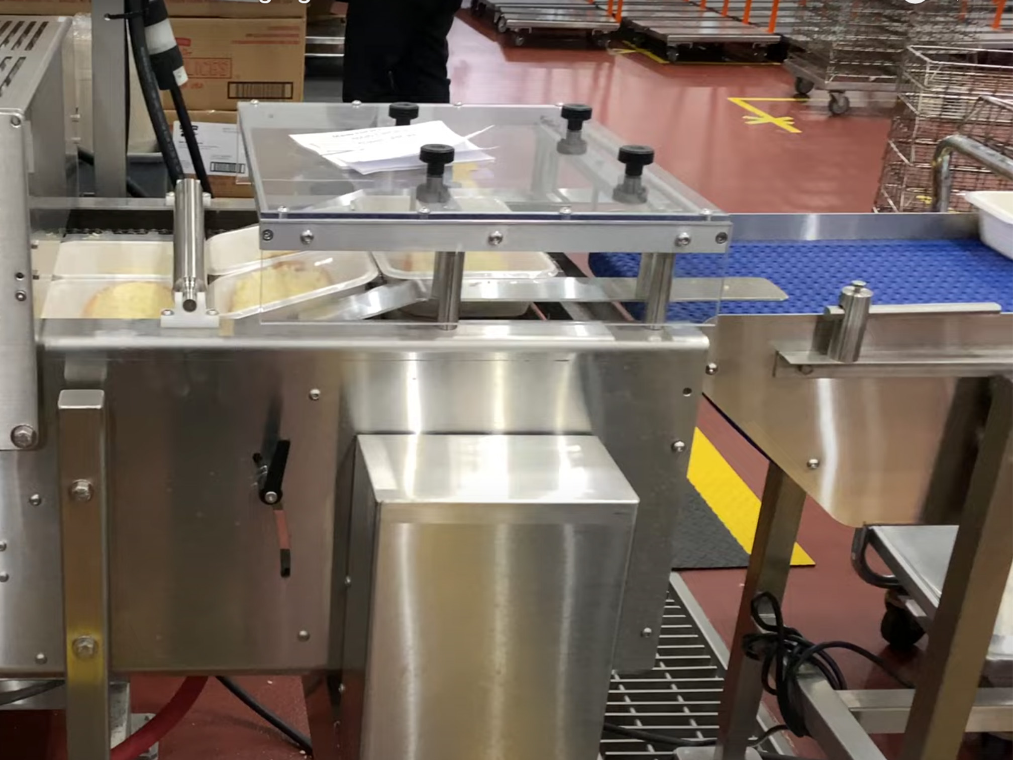 Square Cut Tray Sealer – High-Speed Institutional Meal Packaging